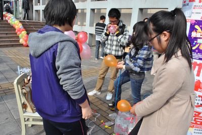 18漫画
外语文化节系列活动之外文歌曲大赛初赛拉开帷幕