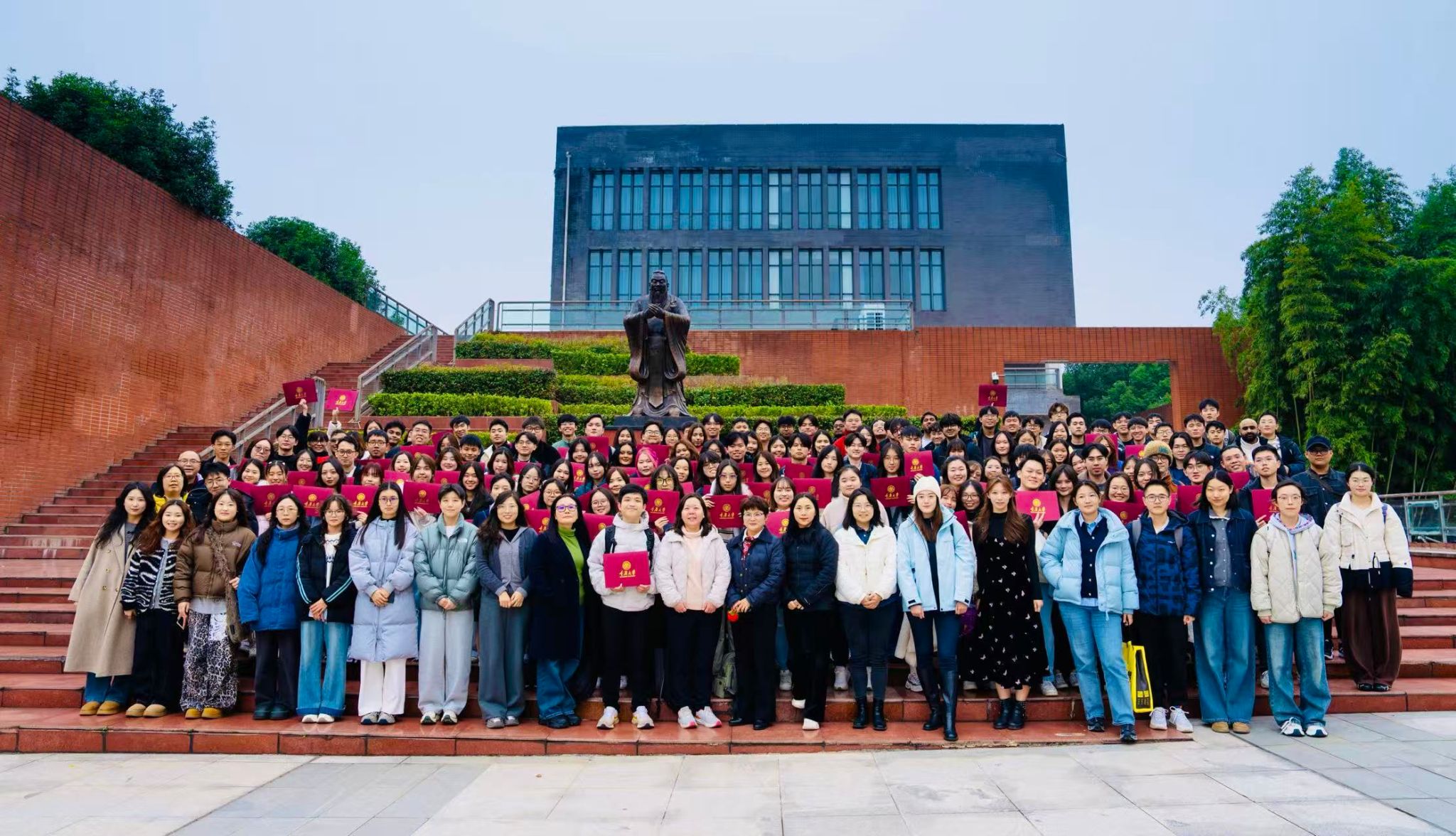 重庆大学与南洋理工大学 2025 青年学生论坛成功举办——以青...