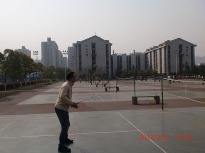 庆快乐节日,强团队体魄——*18漫画
学生工作办公室第一届羽毛球赛顺利举行